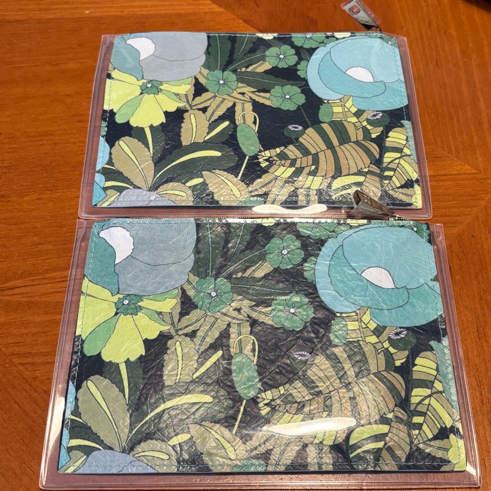 2 Marc Jacobs Cosmetics Bags - Picture 6 of 9